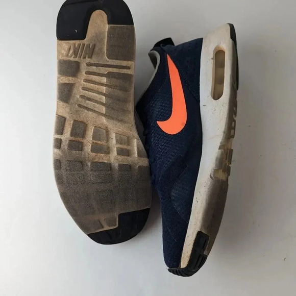 Nike Air Max Tavas Sneakers - Picture 2 of 9
